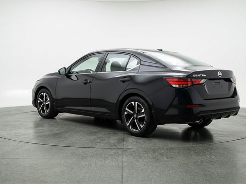 Used 2025 Nissan Sentra SV image 6
