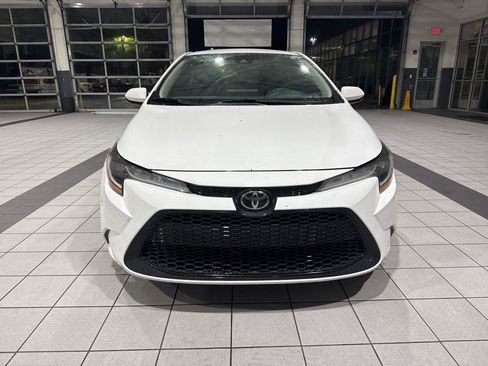 Used 2021 Toyota Corolla LE image 3