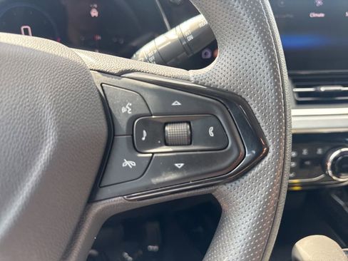 Used 2025 Chevrolet Trax LT image 14