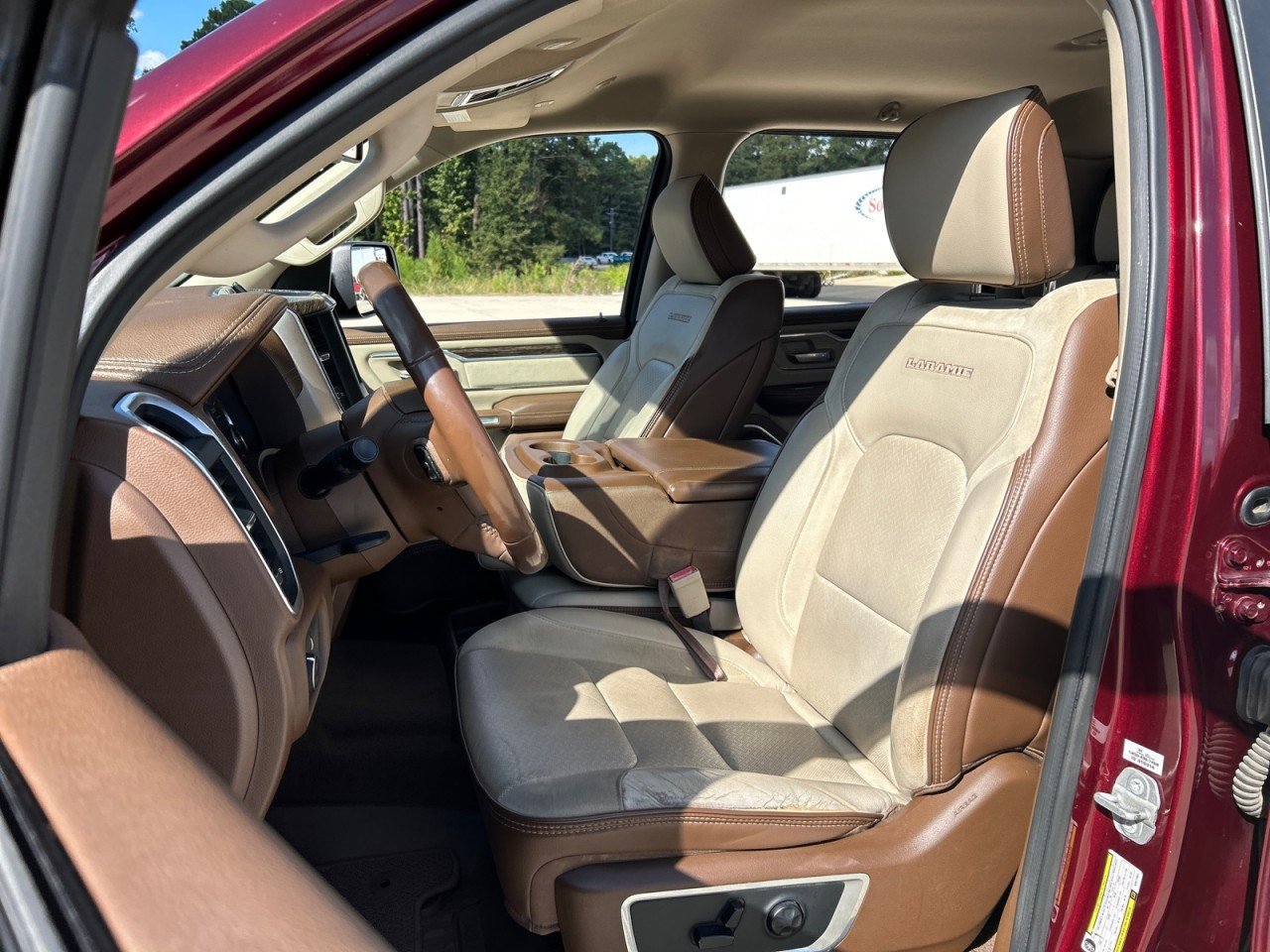 Used 2019 RAM 1500 Laramie AWD/4WD image 19