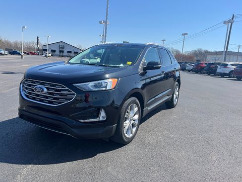 Used 2019 Ford Edge Titanium image 3
