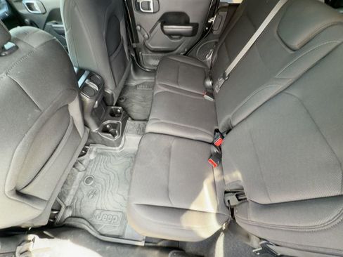 Used 2018 Jeep Wrangler Unlimited Sport image 22