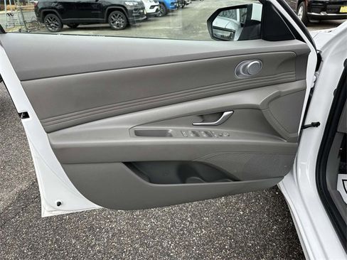 Used 2022 Hyundai Elantra SEL w/ Convenience Package image 12