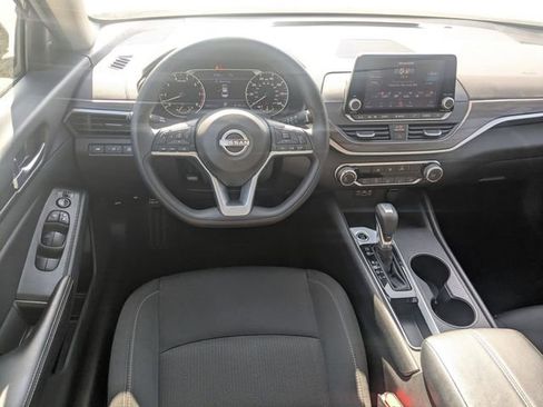 Used 2025 Nissan Altima 2.5 SV image 27