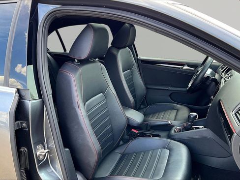 Used 2017 Volkswagen Jetta GLI image 31