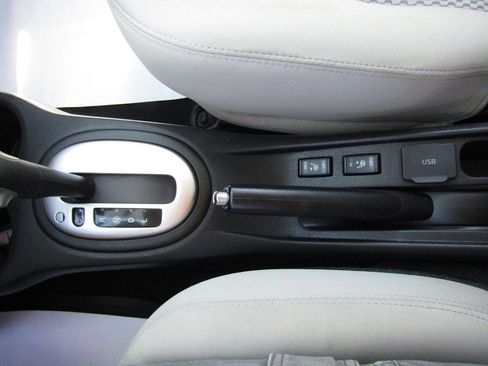 Used 2014 Nissan Versa Note SV w/ SL Package FWD image 14