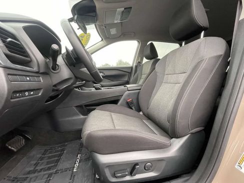Used 2025 Nissan Rogue SV FWD image 18