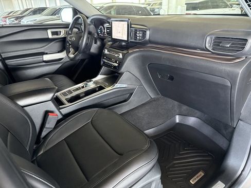 Used 2020 Ford Explorer Limited image 25