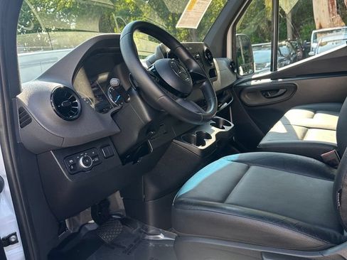Used 2024 Mercedes-Benz eSprinter 170 Cargo image 11
