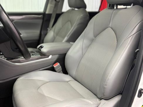 Used 2022 Toyota Highlander Limited FWD image 12
