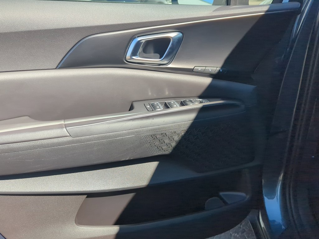 Used 2025 Kia Carnival SX FWD image 11