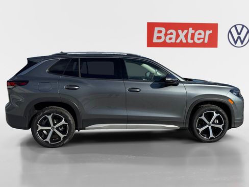 New 2025 Volkswagen Tiguan SE image 12