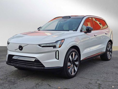 New 2025 Volvo EX90 Plus w/ Protection Package Premier image 3