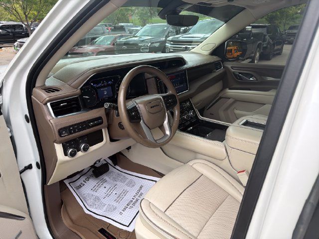 Used 2021 GMC Yukon Denali w/ Denali Premium Package AWD/4WD image 14