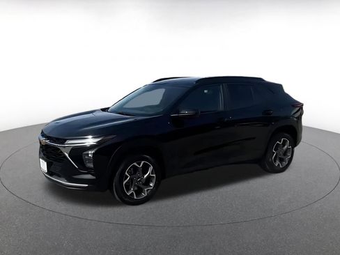 Used 2025 Chevrolet Trax LT image 7