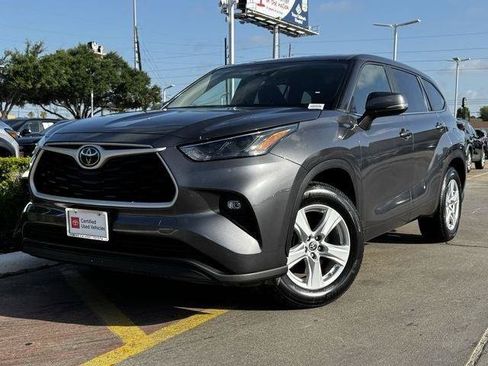 Certified 2025 Toyota Highlander LE FWD image 2