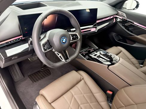 Used 2026 BMW 550e xDrive w/ Premium Package AWD/4WD image 9