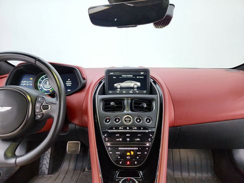 Used 2018 Aston Martin DB11 Coupe image 33