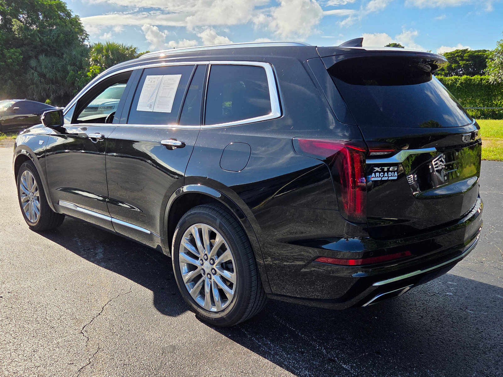 Used 2021 Cadillac XT6 Premium Luxury FWD image 3