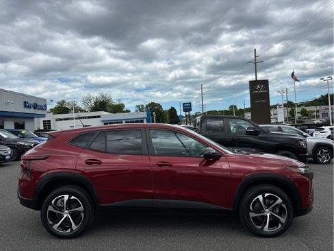 Certified 2024 Chevrolet Trax RS w/ Driver Confidence Package FWD image 3