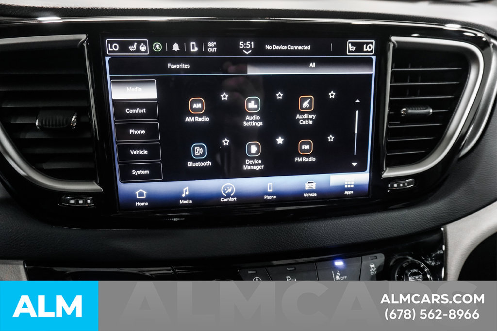 Used 2023 Chrysler Pacifica Touring-L FWD image 35