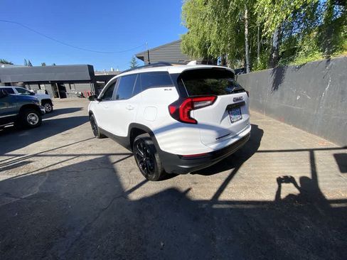 Used 2022 GMC Terrain SLE w/ Elevation Edition AWD/4WD image 4