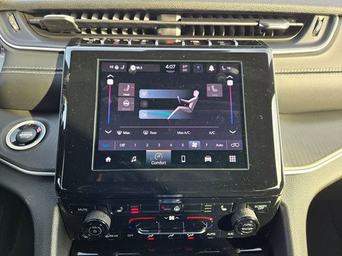 New 2025 Jeep Grand Cherokee Altitude image 21