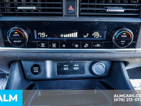 Used 2025 Nissan Rogue SV image 39