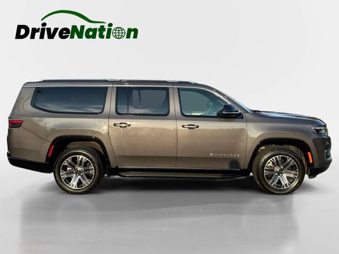 Used 2025 Jeep Wagoneer L Series II w/ 8-pass Seating Package AWD/4WD image 4