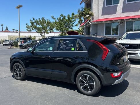 Used 2025 Kia Niro LX FWD image 7
