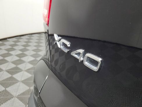 Certified 2025 Volvo XC40 B5 Plus image 10