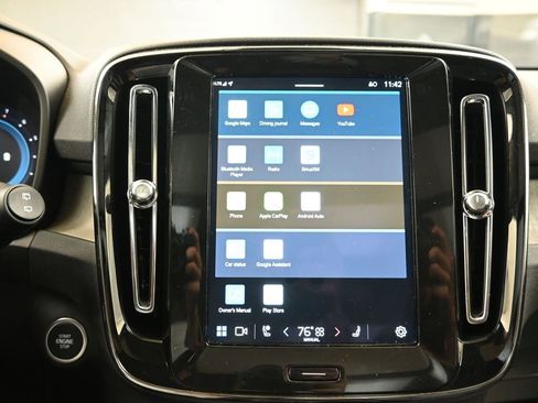 Certified 2025 Volvo XC40 B5 Core image 31