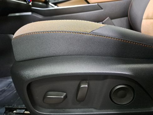 Used 2026 Chevrolet Equinox ACTIV w/ Convenience Package III FWD image 30