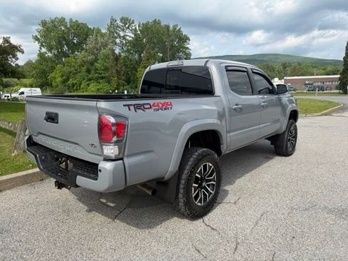 Used 2020 Toyota Tacoma TRD Sport w/ Technology Package AWD/4WD image 5