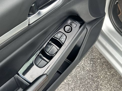 Used 2024 Nissan Altima 2.5 SR FWD image 15