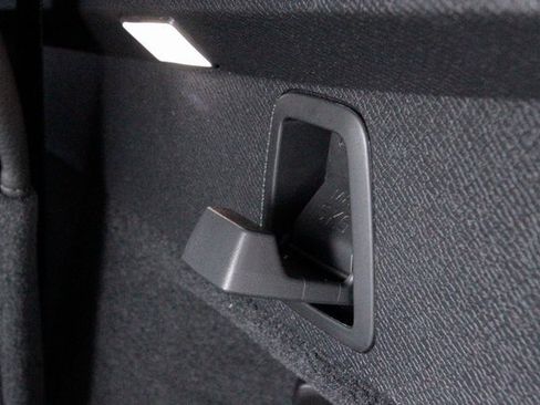 Certified 2025 Volvo XC90 B6 Plus w/ Protection Package Premier image 33