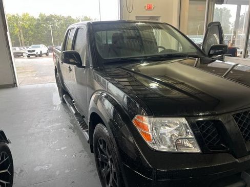 Used 2020 Nissan Frontier SV w/ Midnight Edition Floor Mats RWD image 4