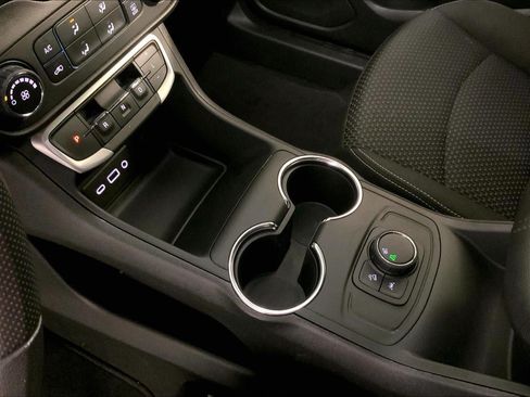 Used 2024 GMC Terrain SLE FWD image 17