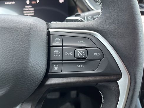 New 2025 Jeep Grand Cherokee Limited w/ Black Appearance Package image 32