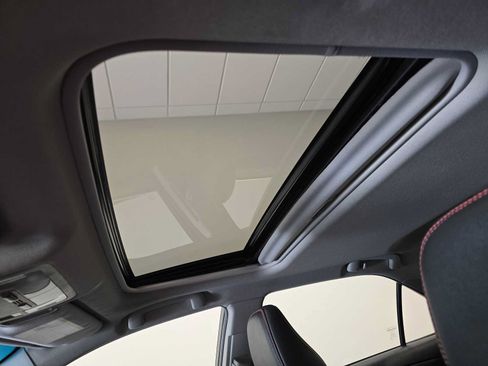 Used 2016 Toyota Camry SE w/ Moonroof Package FWD image 18
