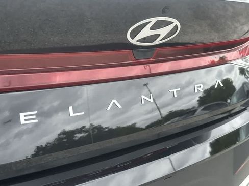 Used 2024 Hyundai Elantra SE FWD image 11