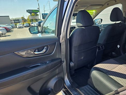 Used 2018 Nissan Rogue S image 16