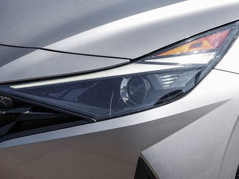 Certified 2021 Hyundai Elantra SE FWD image 8