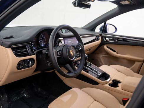 Certified 2025 Porsche Macan image 4