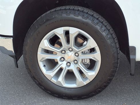 Used 2025 Chevrolet Silverado 1500 LTZ AWD/4WD image 28
