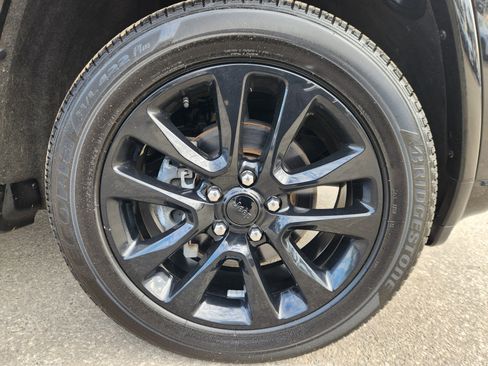 Used 2017 Jeep Grand Cherokee Altitude image 20