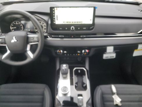 New 2026 Mitsubishi Outlander LE FWD image 22