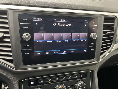 Used 2021 Volkswagen Atlas SE w/ Panoramic Sunroof Package image 19