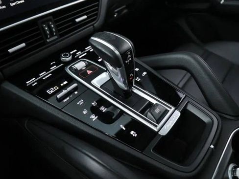 Certified 2023 Porsche Cayenne Coupe image 9