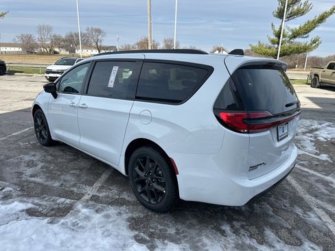 New 2026 Chrysler Pacifica Select image 24